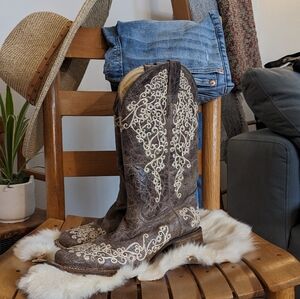 "Corral" boots Lisa A2663 -cowgirl distressed leather & floral embroidery - sz 8